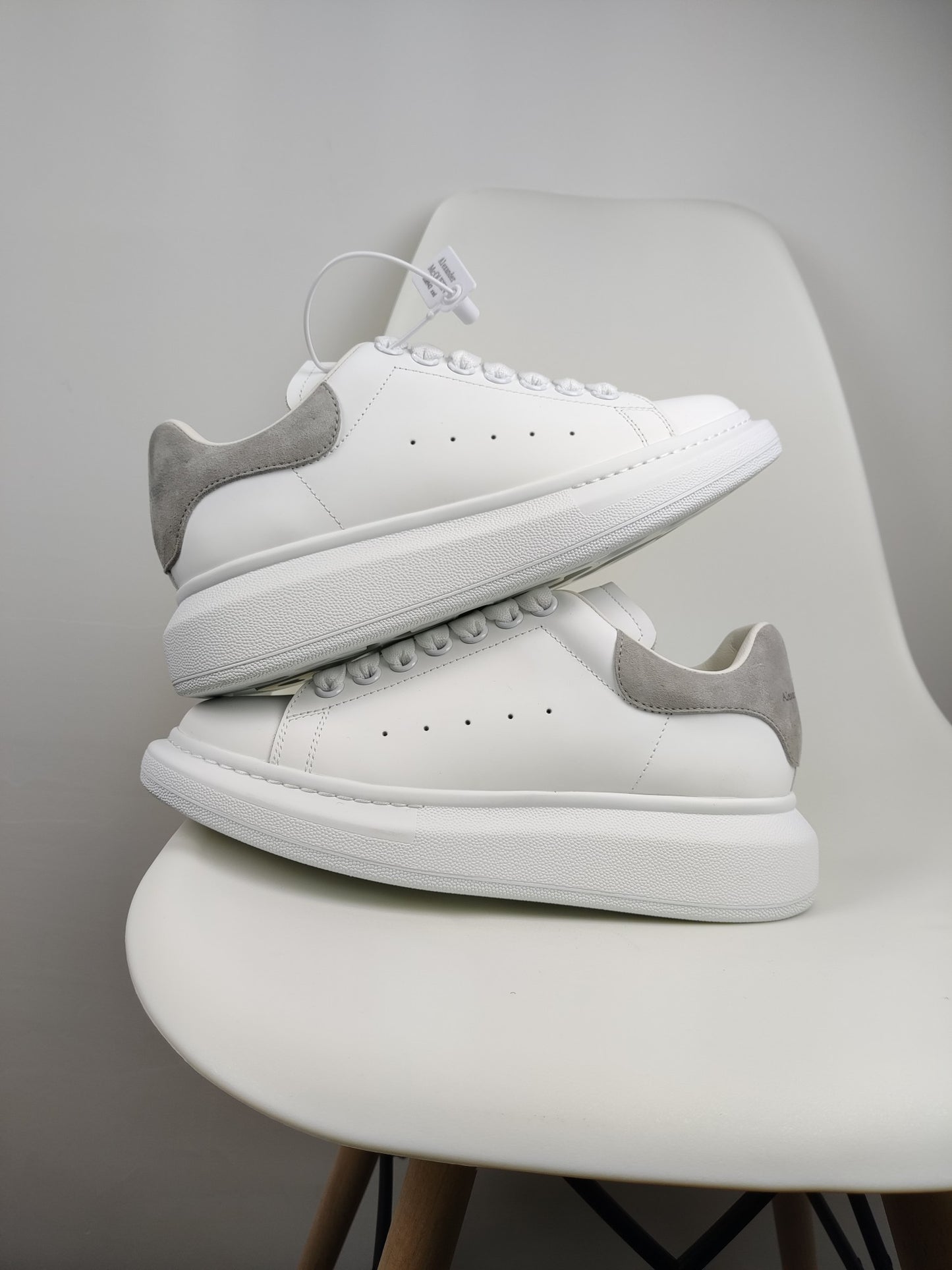 Alexander McQueen Cinza
