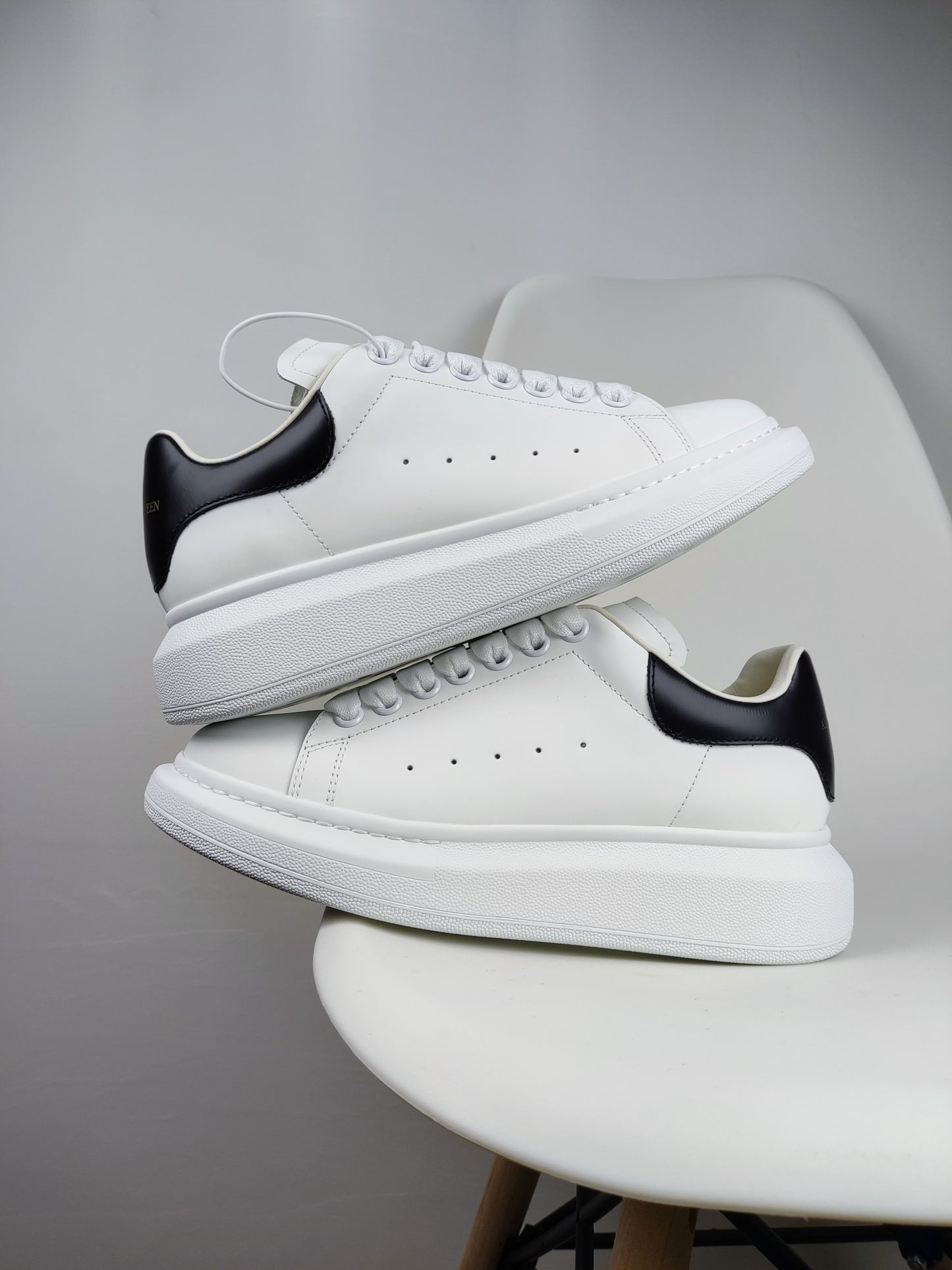 Alexander McQueen Preto